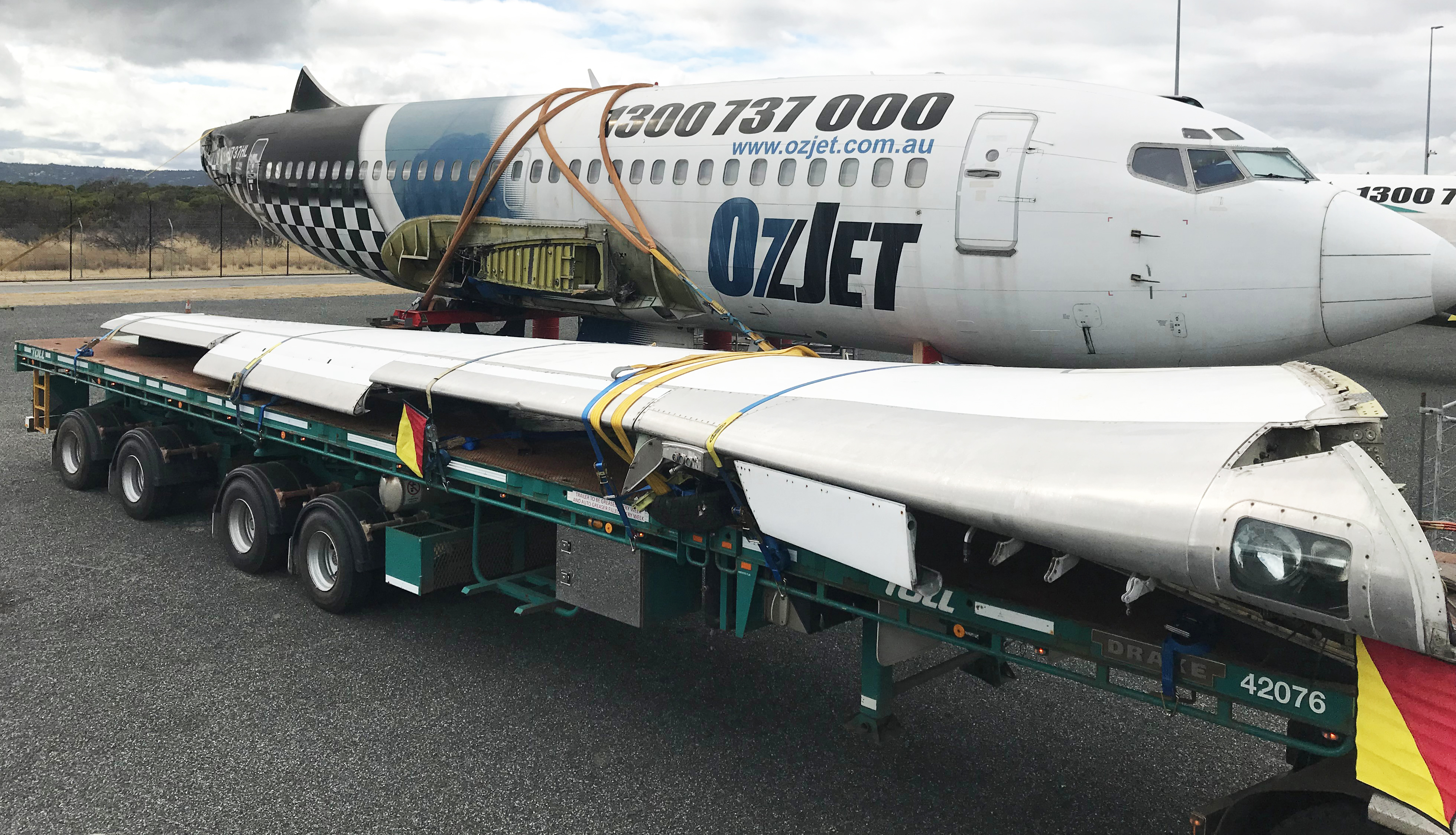 Toll assist with moving a Boeing 737-200